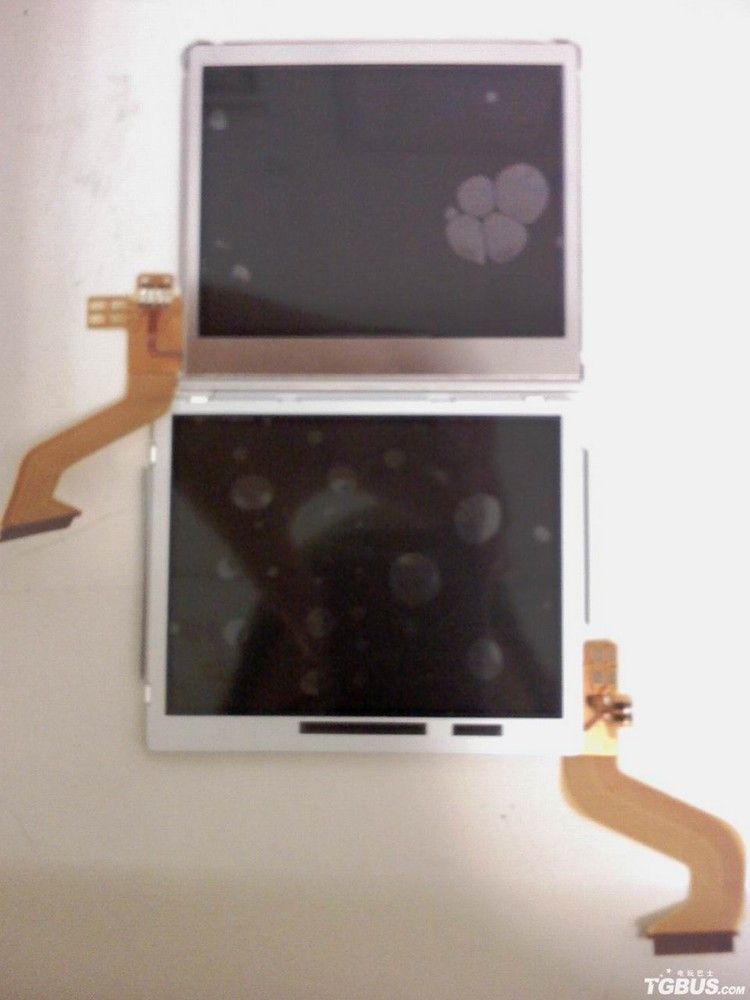 RUMOR: Picture of New, Larger LCD Screens for the DS
