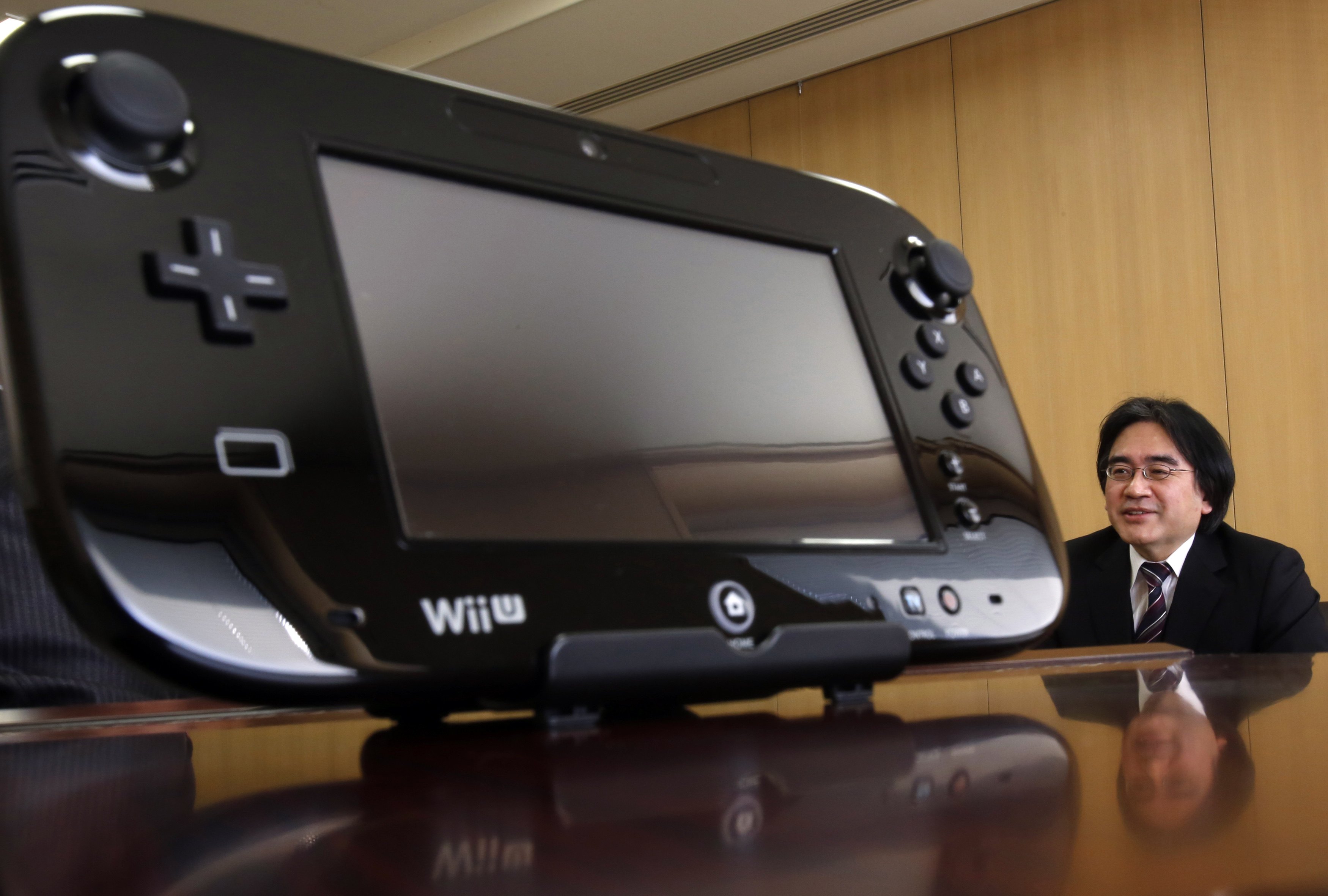 Iwata:  Nintendo games on rival platforms would only be A short-term fix